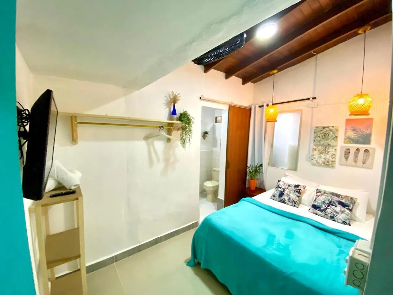 Spring Hostel Medellin 0*,  Colombia